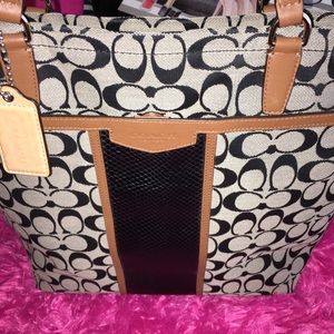 💕COACH Zip Top Tote💕